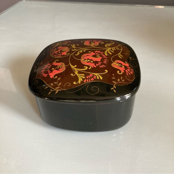 Vintage Hand Painted Metal Trinket Box - Picture 3 of 6